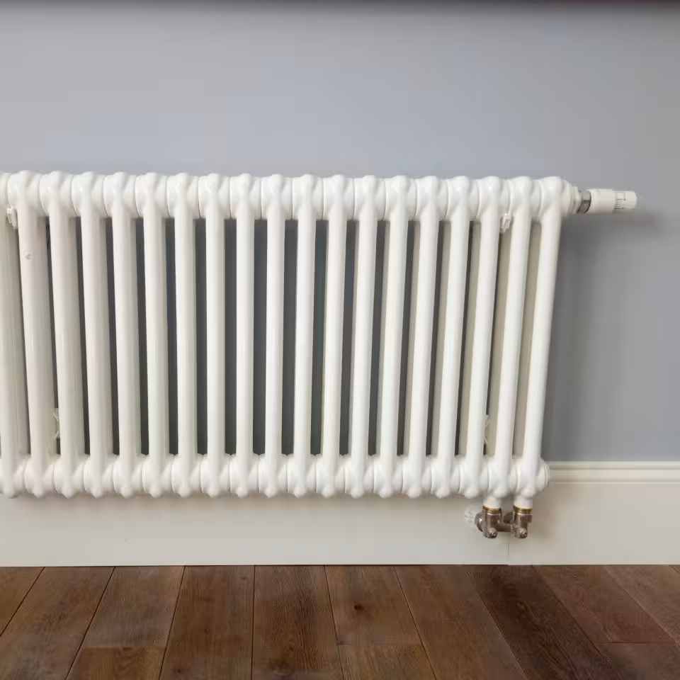 Трубчатый радиатор Kermi RAL 9016 - в белом цвете